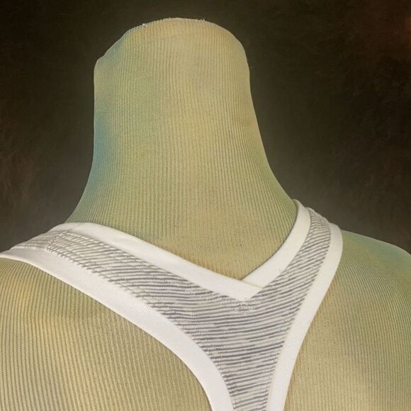 Lululemon tank top 4 (4918) - Picture 5 of 8